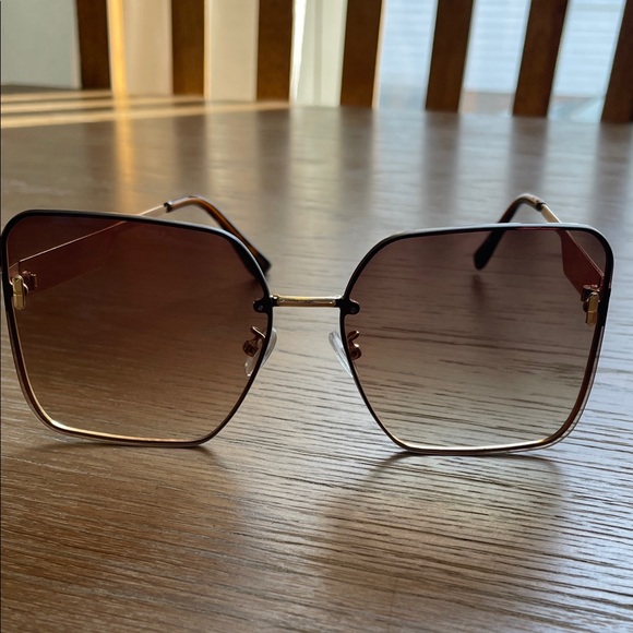 Free People Accessories - Free people Women's Gold Frame Brown Gradient Lens Sunglasses